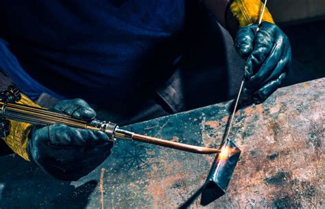 The Beginner's Guide To Gas Welding .